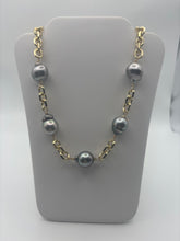 Load image into Gallery viewer, 5 pearl necklace
