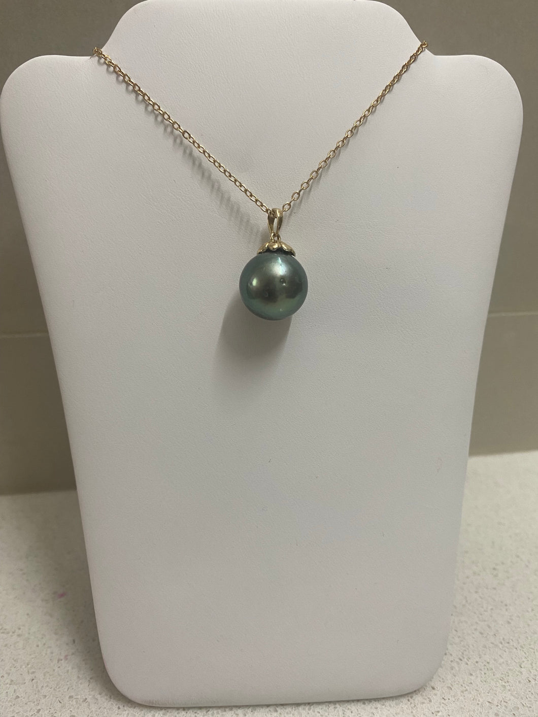 Tahitian pearl pendant